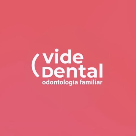 Vide Dental logo on coral pink background with text odontologia familiar