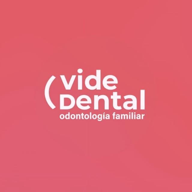 Vide Dental logo on coral pink background with text odontologia familiar